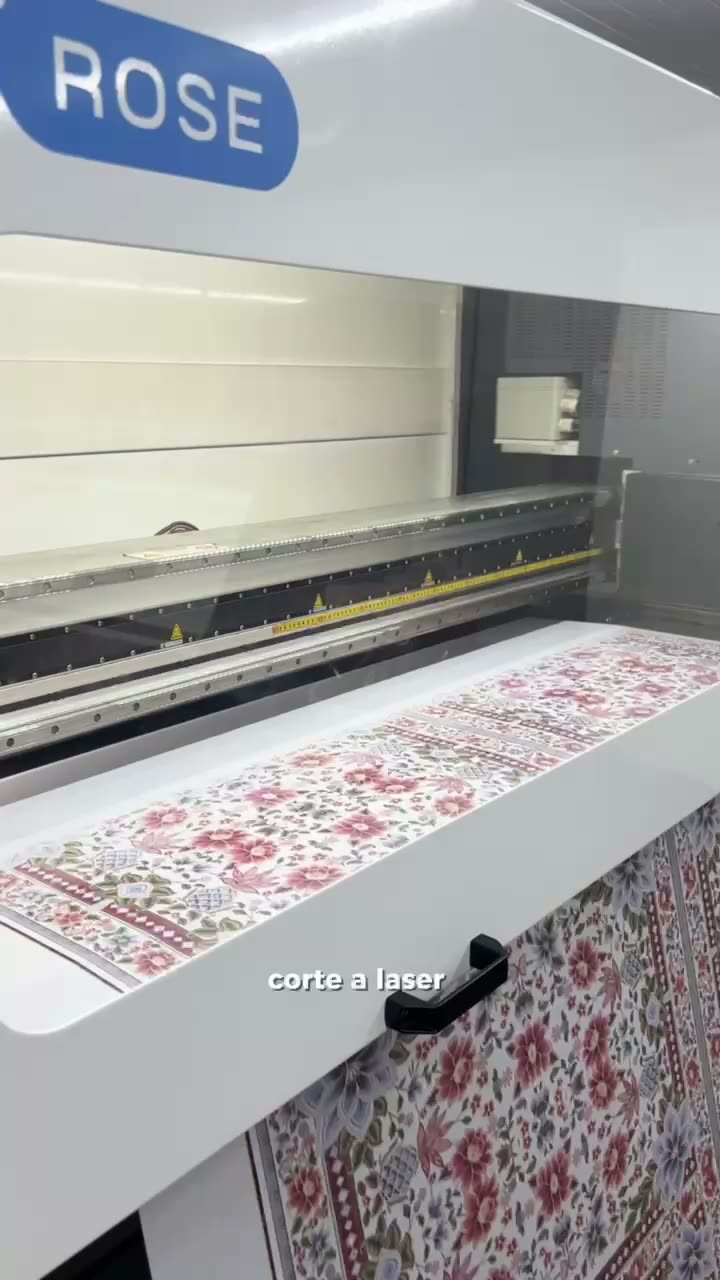 Impressora digital da MV imprimindo estampa floral